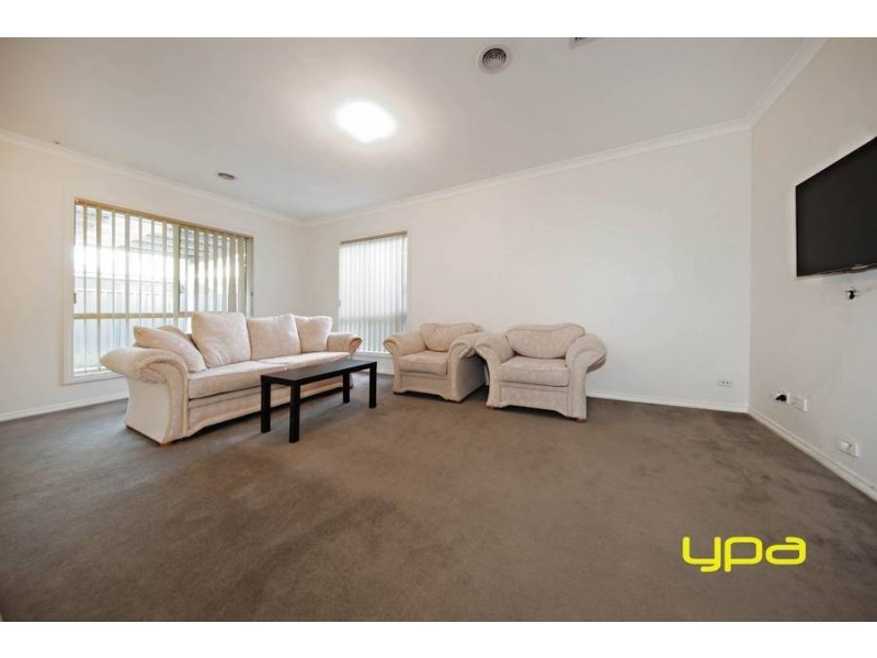 3 French Crescent, Caroline Springs VIC 3023