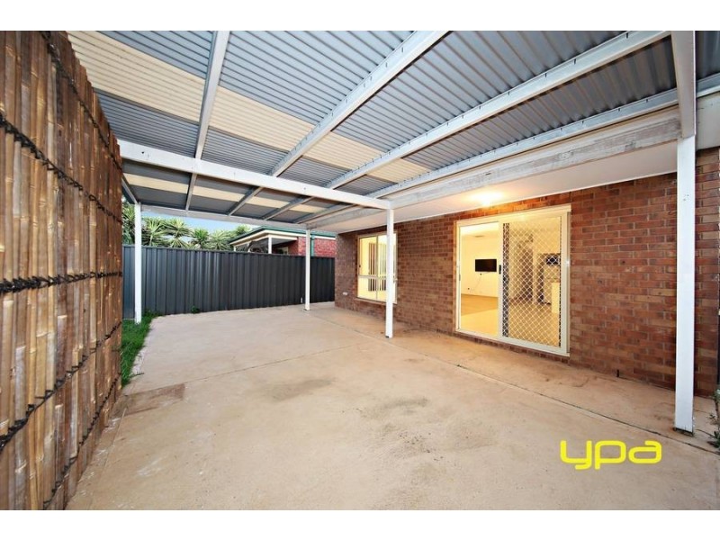 3 French Crescent, Caroline Springs VIC 3023