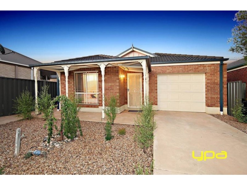 3 French Crescent, Caroline Springs VIC 3023