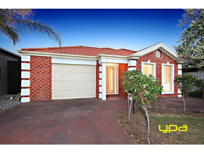 31 Castlemaine Way, Caroline Springs VIC 3023
