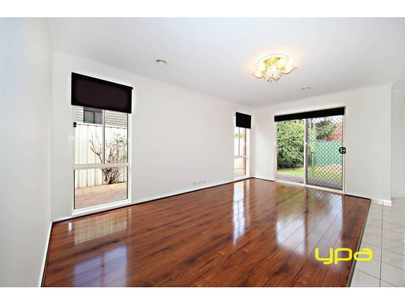 31 Castlemaine Way, Caroline Springs VIC 3023