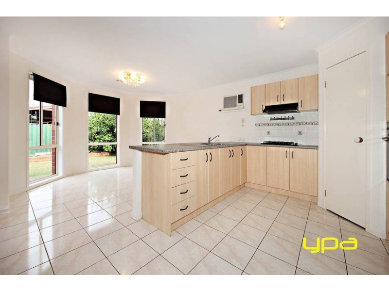 31 Castlemaine Way, Caroline Springs VIC 3023