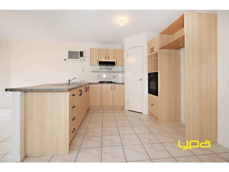 31 Castlemaine Way, Caroline Springs VIC 3023