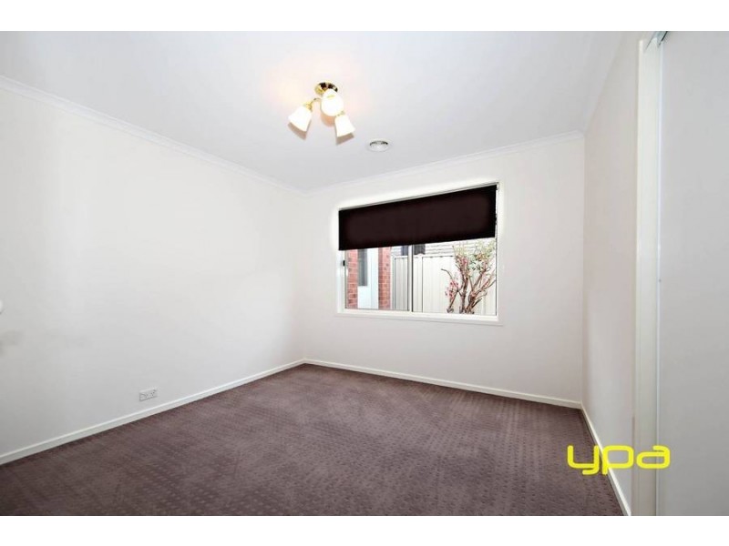 31 Castlemaine Way, Caroline Springs VIC 3023