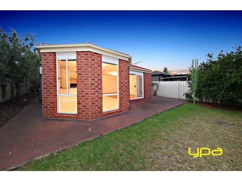 31 Castlemaine Way, Caroline Springs VIC 3023
