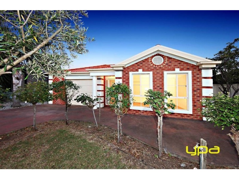 31 Castlemaine Way, Caroline Springs VIC 3023