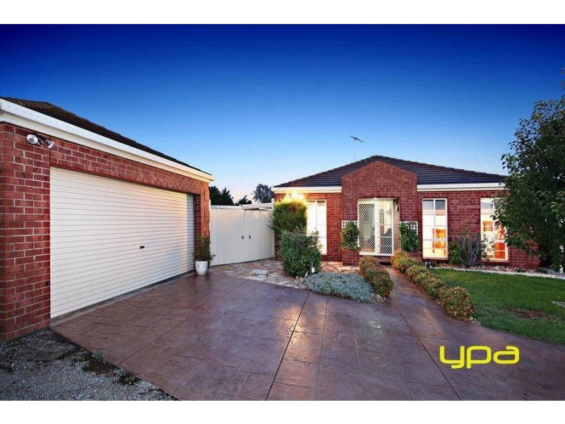 8 Tonelli Place, Burnside VIC 3023