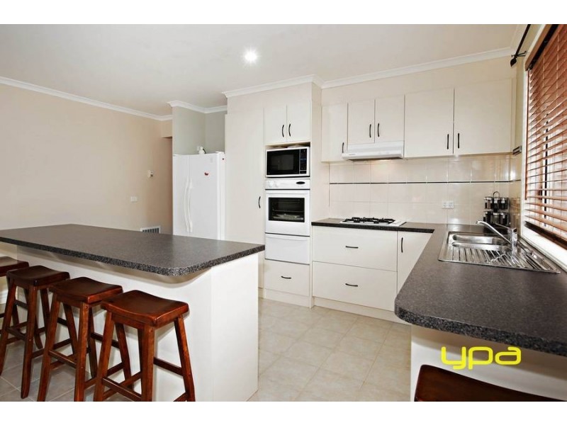 8 Tonelli Place, Burnside VIC 3023