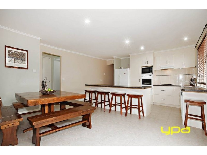 8 Tonelli Place, Burnside VIC 3023