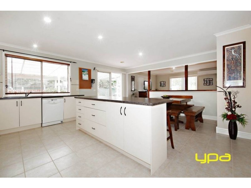 8 Tonelli Place, Burnside VIC 3023