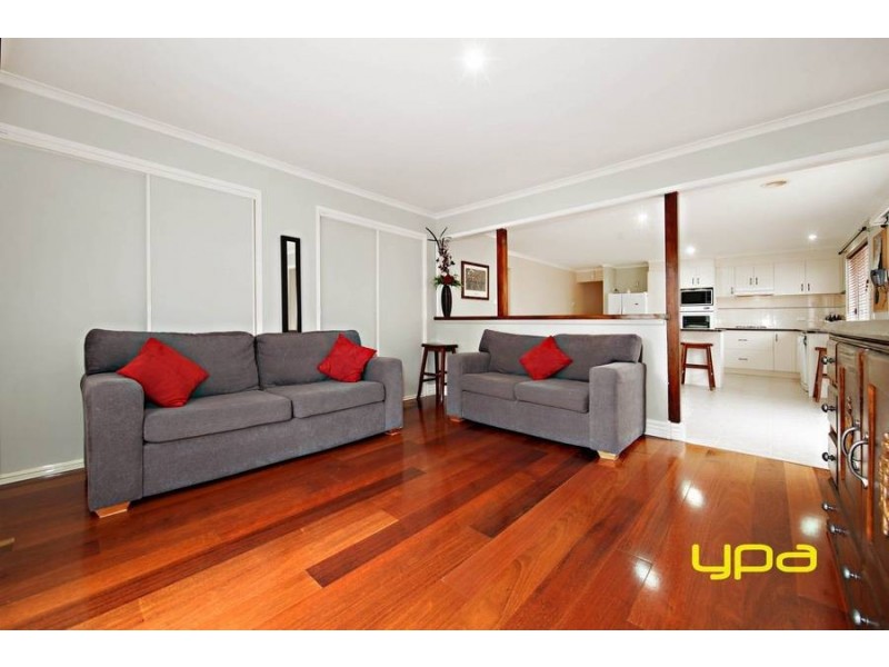 8 Tonelli Place, Burnside VIC 3023