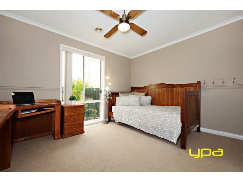 8 Tonelli Place, Burnside VIC 3023