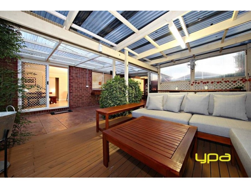 8 Tonelli Place, Burnside VIC 3023