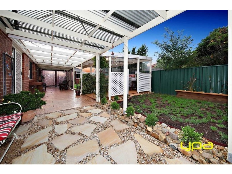 8 Tonelli Place, Burnside VIC 3023