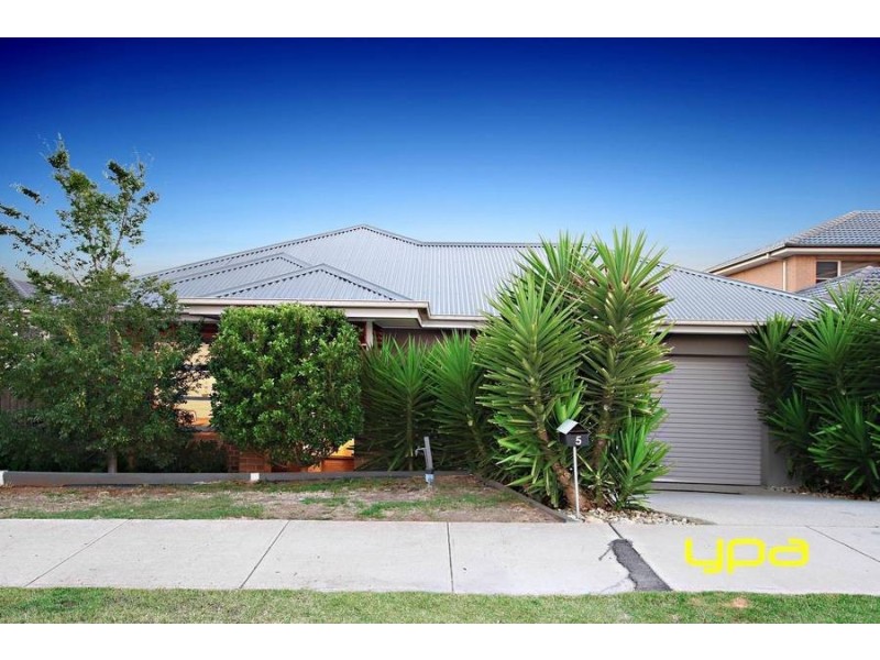 5 Carisbrook Street, Caroline Springs VIC 3023