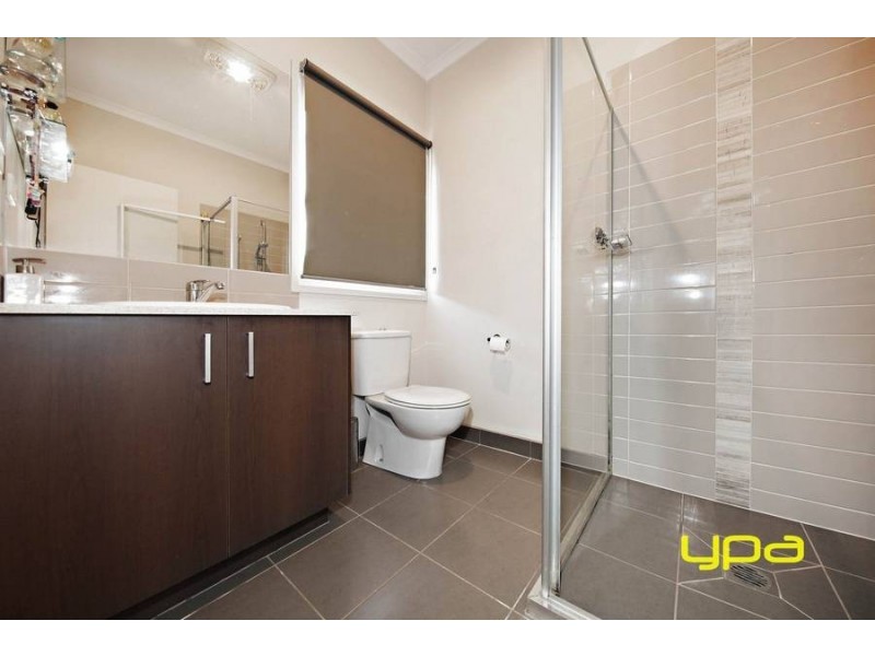 5 Carisbrook Street, Caroline Springs VIC 3023