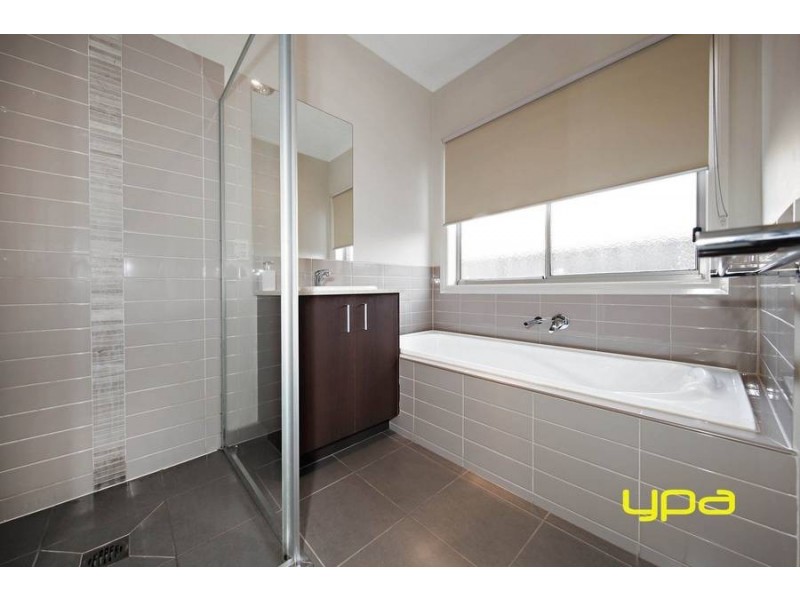 5 Carisbrook Street, Caroline Springs VIC 3023