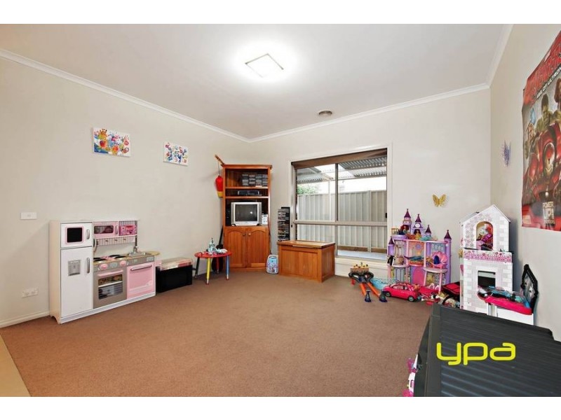 5 Carisbrook Street, Caroline Springs VIC 3023