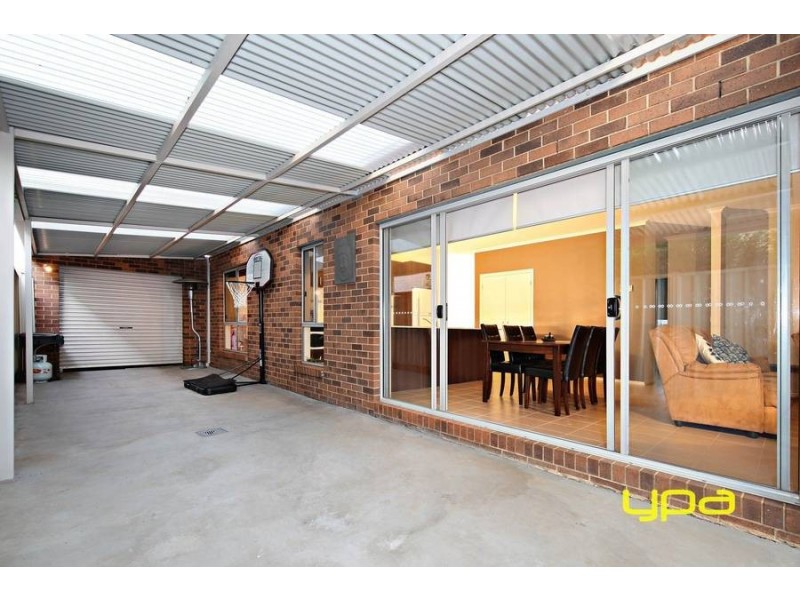 5 Carisbrook Street, Caroline Springs VIC 3023