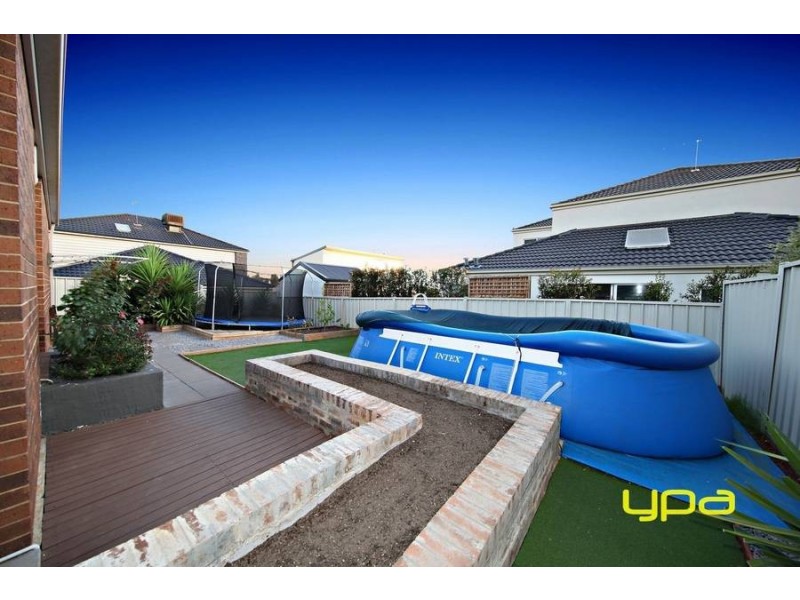 5 Carisbrook Street, Caroline Springs VIC 3023