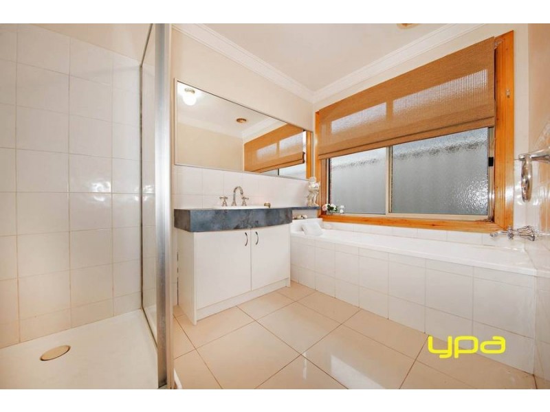 4 Wavertree Avenue, Caroline Springs VIC 3023