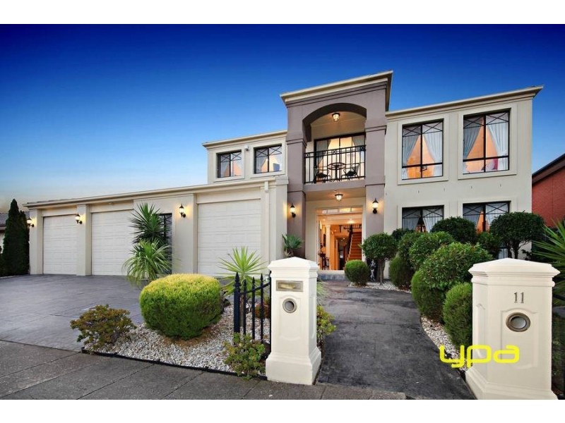 11 Carinya Boulevard, Burnside VIC 3023