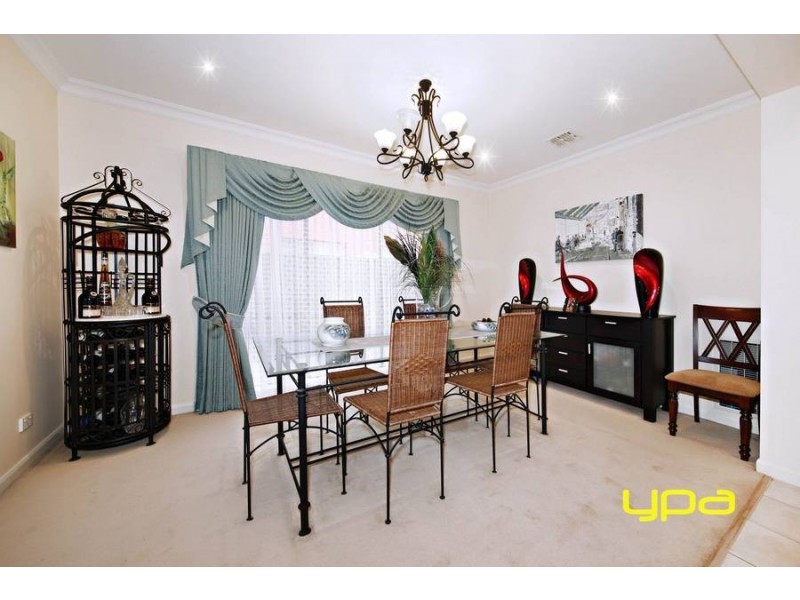 11 Carinya Boulevard, Burnside VIC 3023