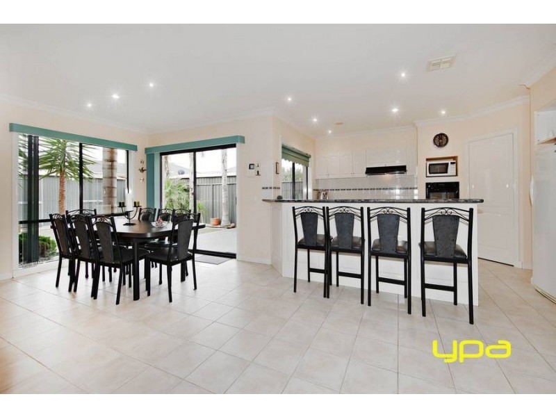 11 Carinya Boulevard, Burnside VIC 3023