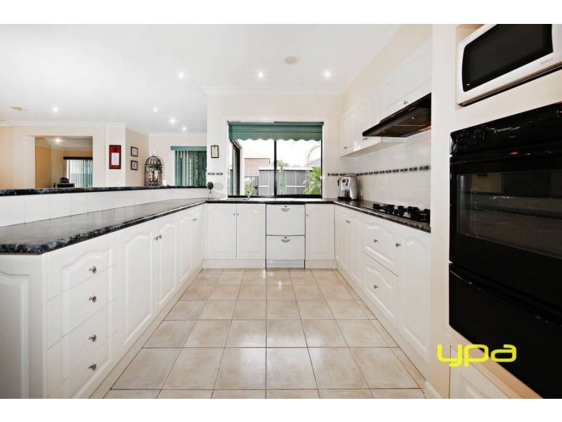 11 Carinya Boulevard, Burnside VIC 3023