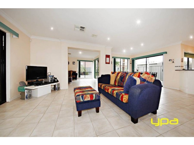 11 Carinya Boulevard, Burnside VIC 3023