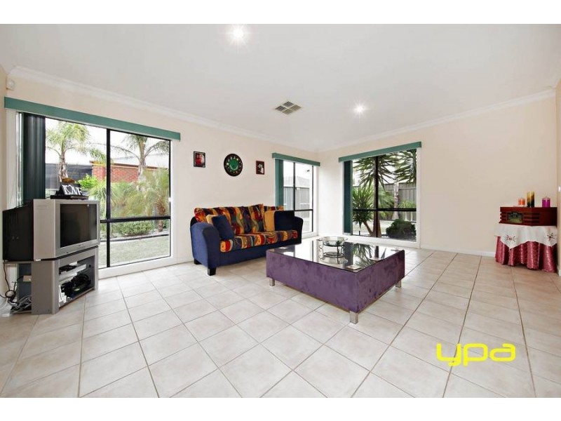 11 Carinya Boulevard, Burnside VIC 3023