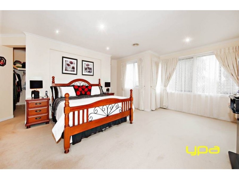 11 Carinya Boulevard, Burnside VIC 3023