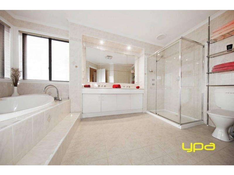 11 Carinya Boulevard, Burnside VIC 3023