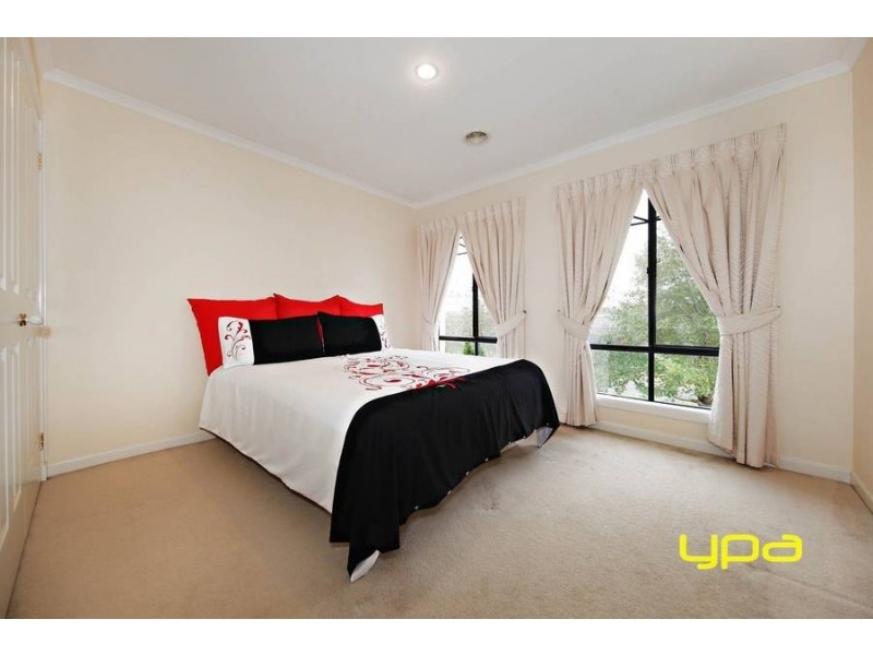 11 Carinya Boulevard, Burnside VIC 3023