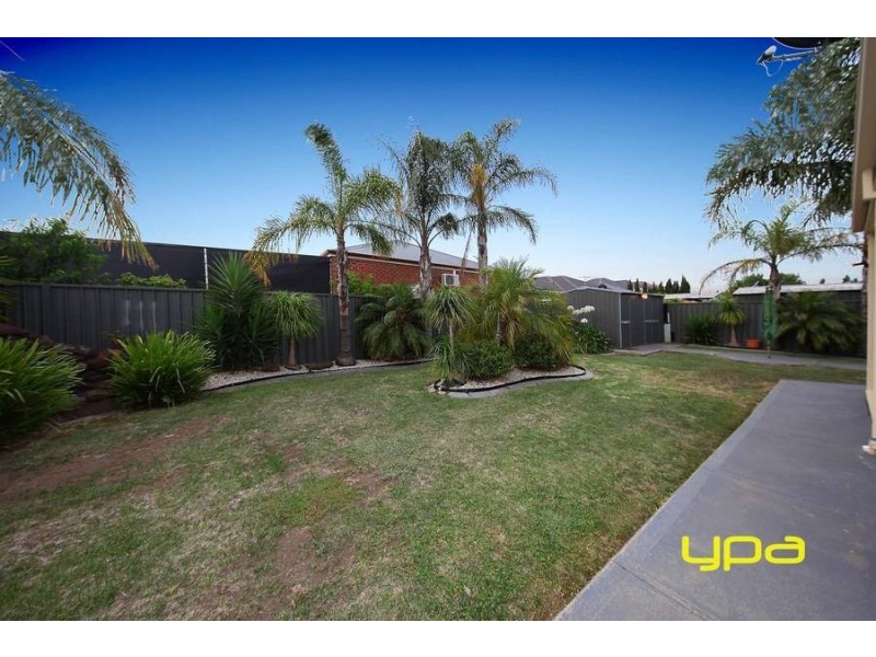 11 Carinya Boulevard, Burnside VIC 3023