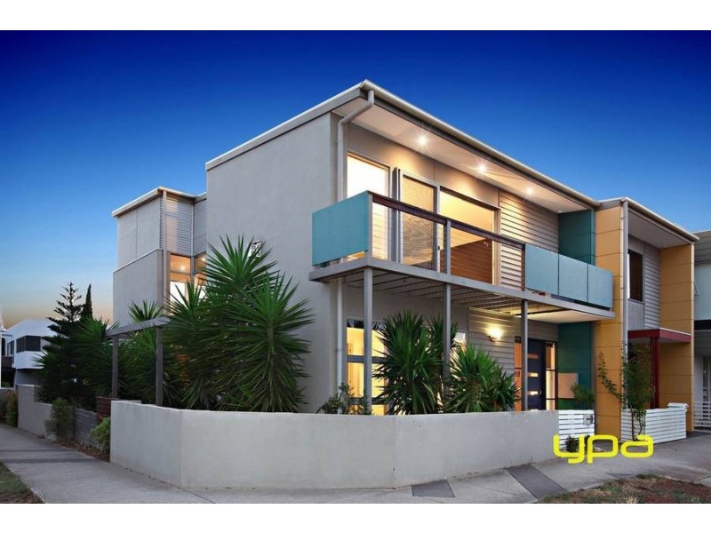 18 The Esplanade, Caroline Springs VIC 3023
