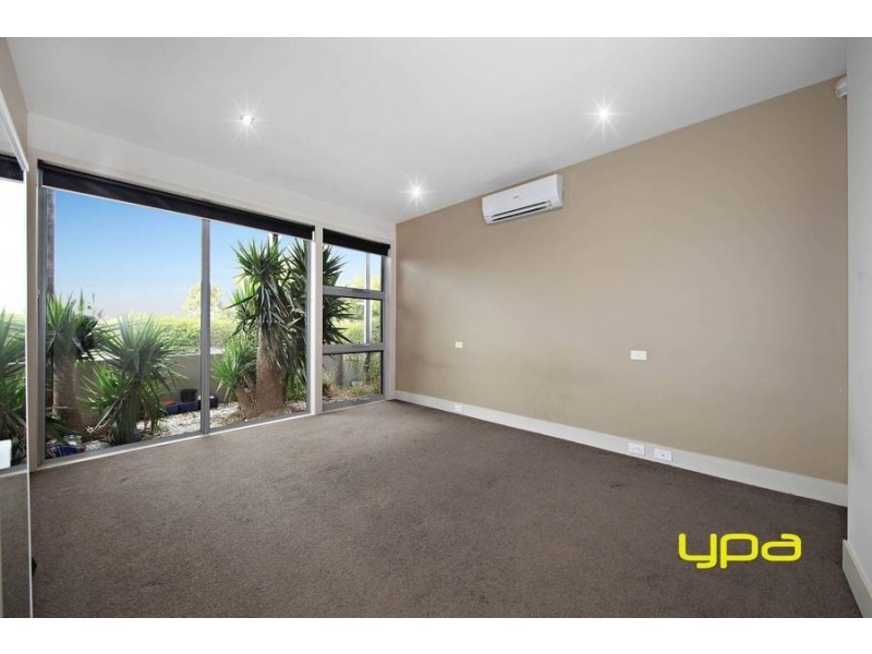 18 The Esplanade, Caroline Springs VIC 3023