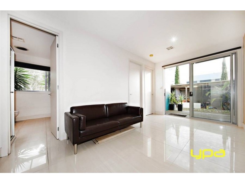 18 The Esplanade, Caroline Springs VIC 3023
