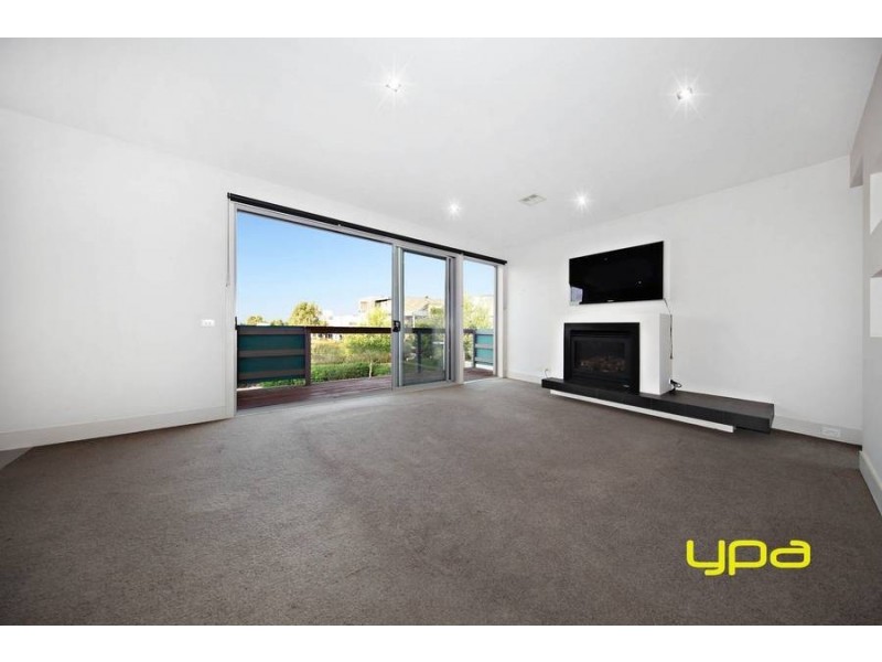 18 The Esplanade, Caroline Springs VIC 3023