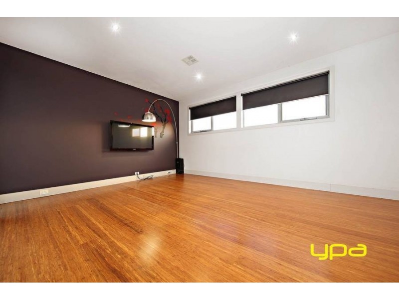 18 The Esplanade, Caroline Springs VIC 3023