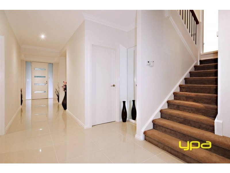 30 Lawson Way, Caroline Springs VIC 3023