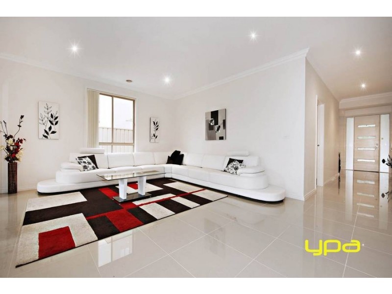 30 Lawson Way, Caroline Springs VIC 3023