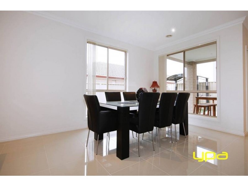 30 Lawson Way, Caroline Springs VIC 3023