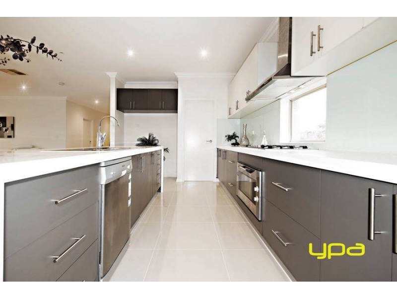 30 Lawson Way, Caroline Springs VIC 3023