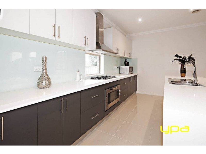 30 Lawson Way, Caroline Springs VIC 3023