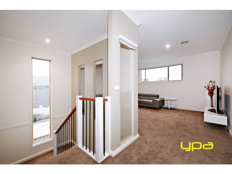 30 Lawson Way, Caroline Springs VIC 3023