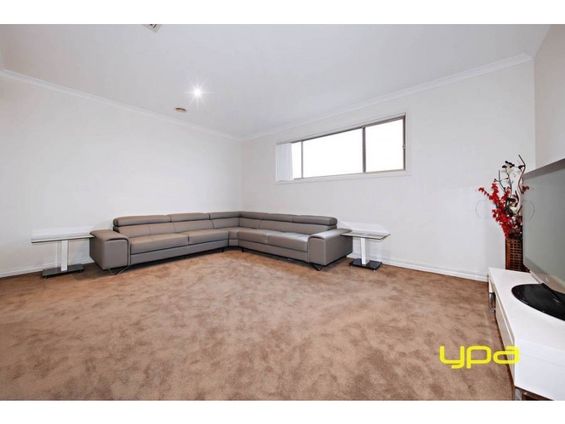 30 Lawson Way, Caroline Springs VIC 3023