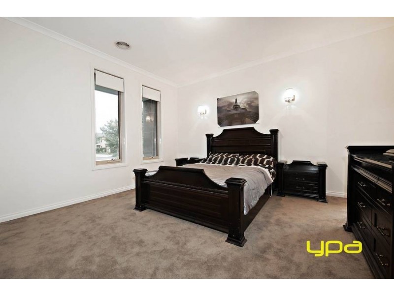 30 Lawson Way, Caroline Springs VIC 3023