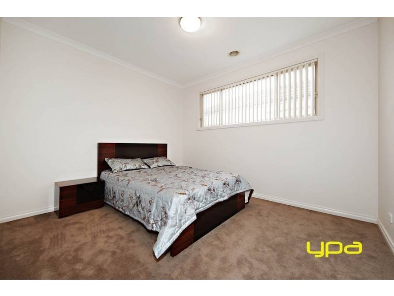 30 Lawson Way, Caroline Springs VIC 3023