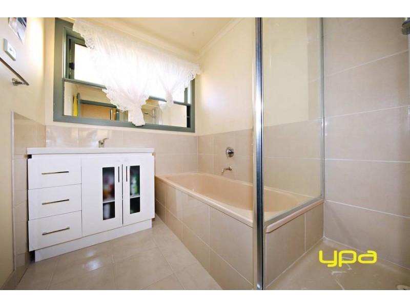 21 Fairfax Circuit, Albanvale VIC 3021